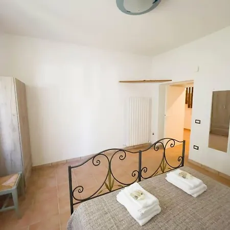 Lia, Casa In Collina Con Piscina. Daire *