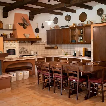 Lia, Casa In Collina Con Piscina. Daire Purello