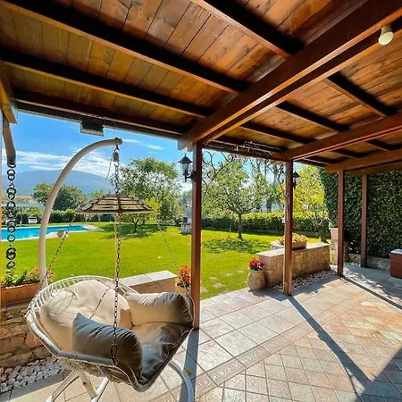 Lia, Casa In Collina Con Piscina. Daire *