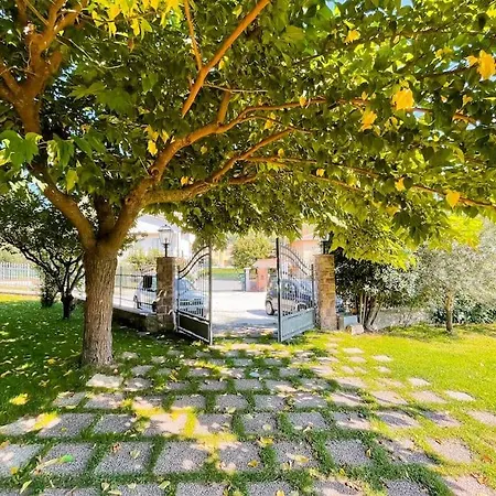 Lia, Casa In Collina Con Piscina.